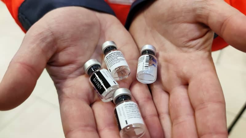 Kanzleramt sieht zwei Impfungen nicht mehr als vollen Impfschutz