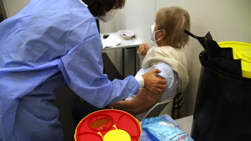 Hausärzte pochen auf Priorisierung Älterer bei Booster-Impfungen