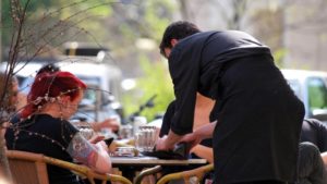 Gewerkschaft NGG lehnt 2G für Gastronomie-Beschäftigte ab