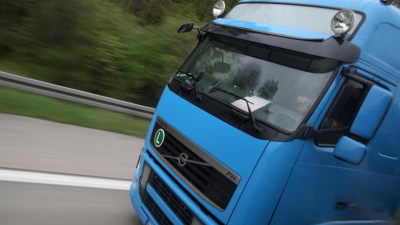 Scheuer: Schulen sollen für Job als Lkw-Fahrer werben