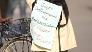 Buschmann: Corona-Demonstrationen notfalls auflösen