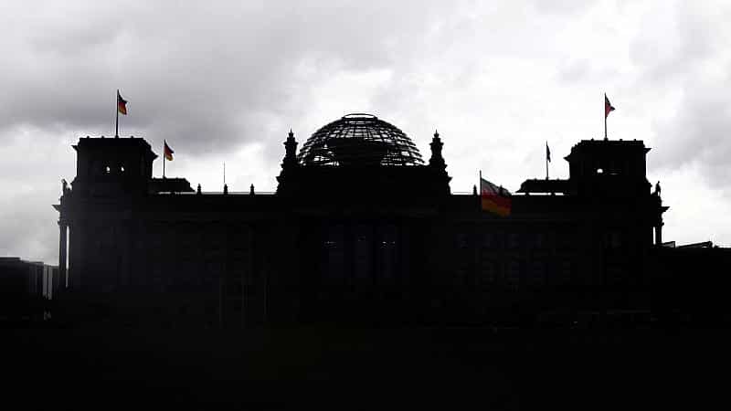 Bundestag und Bundesregierung faxen immer noch