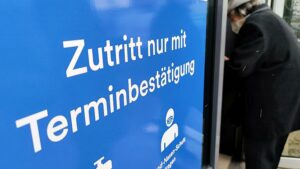 Abgeordnete von SPD, Grünen und FDP planen Kompromiss für Impfpflicht