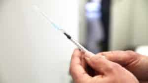 Umfrage: Ampel-Abgeordnete uneinig bei Impfpflicht