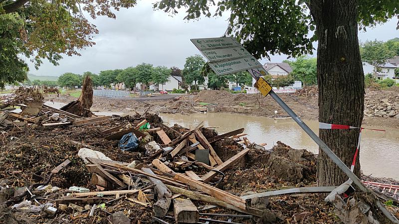 Umweltministerin: Hochwassergefahr besteht noch lange