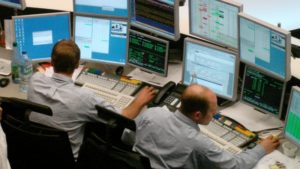 DAX startet im Plus - Anleger vor Zinsentscheiden zurückhaltend