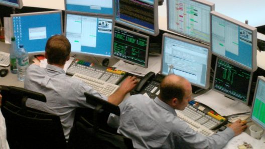 DAX startet im Plus - Siemens senkt Ergebnisprognose