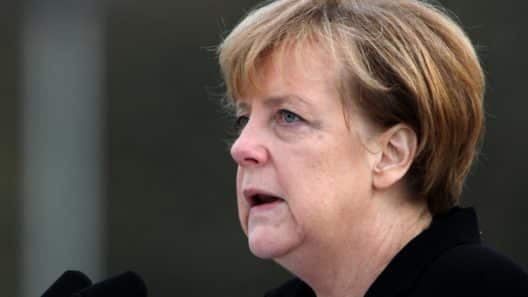 Merkel mit militärischen Ehren als Bundeskanzlerin verabschiedet