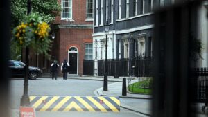 Regierungskrise in London spitzt sich zu - 50 Rücktritte