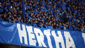 1. Bundesliga: Hertha BSC gibt Stürmer Piatek nach Florenz ab