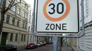Verkehrsminister will mehr Tempo 30 in Städten zulassen