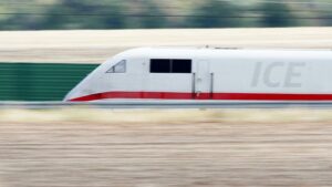 Bahn ersetzt ausgefallene Flüge - Passagierboom in Sprinterzügen