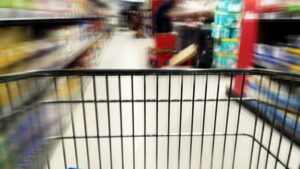Umwelthilfe: Viele Supermarktketten bieten weiter Plastiktüten an