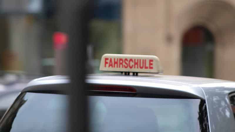 TÜV will samstags Warteschlange für Führerscheinprüfung abarbeiten