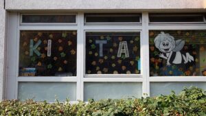 Wüst will Beitragsfreiheit für Ü3-Kindergartenjahre