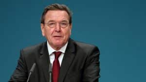 Mützenich verteidigt Altkanzler Schröder