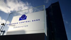EZB lässt Strategie unverändert - Zinserhöhung noch lange nicht