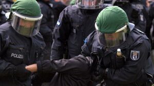 Justizminister: Gewaltsamer Protest immer "antidemokratisch"