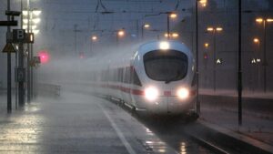 Sturm fegt über Deutschland - Bahnverkehr bundesweit beeinträchtigt