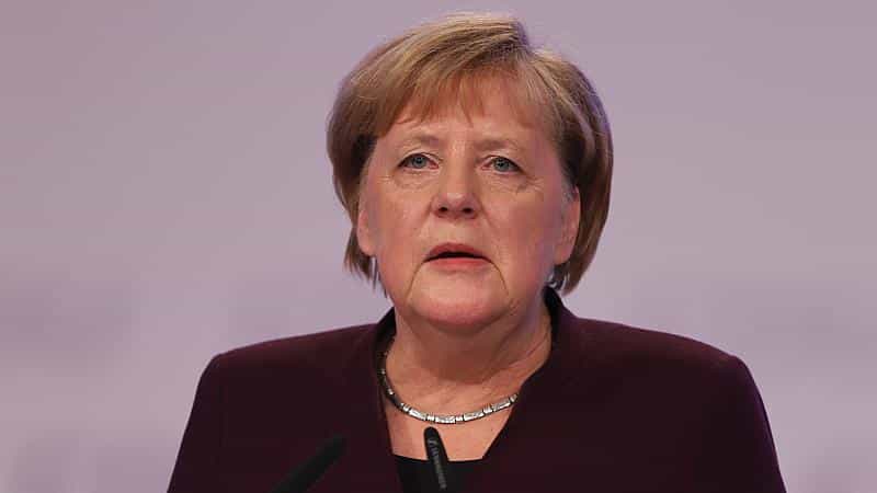 Merkel verurteilt Russlands Angriff und zeigt sich selbstkritisch