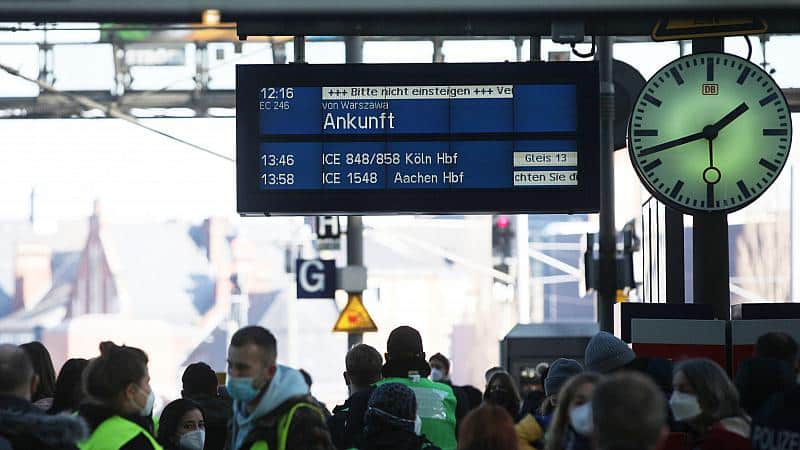 Kommunen fordern Flüchtlingsregistrierung an Ankunftsbahnhöfen