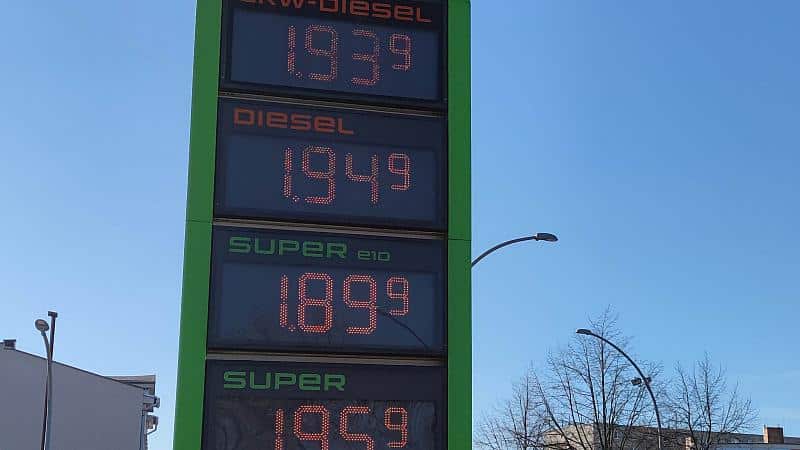 Spritpreise: Super wird günstiger - Diesel stagniert