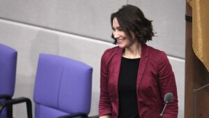 Bericht: Spiegel verschwieg in Grünen-Krisensitzung ihren Urlaub