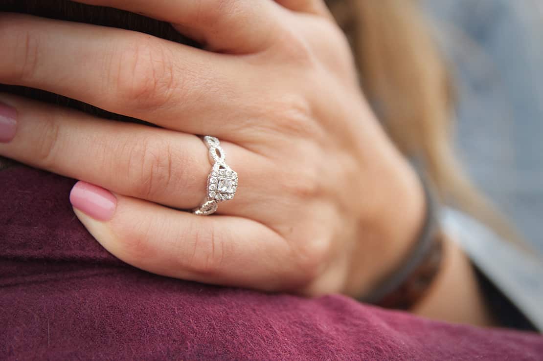 Das richtige Edelmetall für den Verlobungsring finden: Das Internet erleichtert die Auswahl