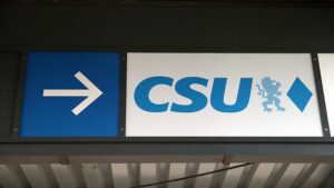 CSU legt in Umfrage zu Landtagswahl in Bayern zu