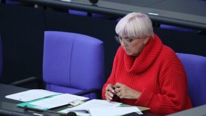 Kulturstaatsministerin Roth weist Kritik an Documenta zurück