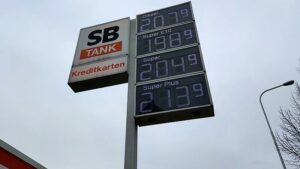 Kartellamt will Spritpreise nach Tankrabatt-Ende genau beobachten