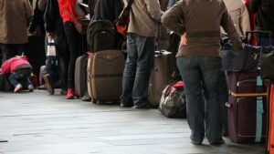 Verkehrsminister rechnet mit keiner raschen Besserung an Flughäfen