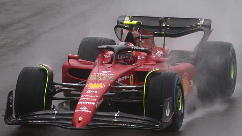 Formel 1: Sainz Jr. holt Pole im Regen von Silverstone