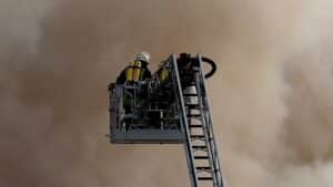 Feuerwehrverband kritisiert Bedingungen bei Waldbrandbekämpfung
