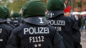 Thüringens Innenminister warnt vor wachsendem Extremismus im Osten