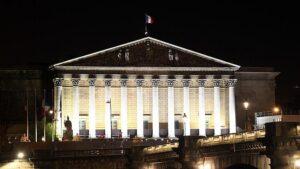 Frankreichs Parlamentspräsidentin sieht sich in Vorreiterrolle
