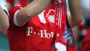1. Bundesliga: Bayern gewinnen gegen Freiburg - Platz zwei