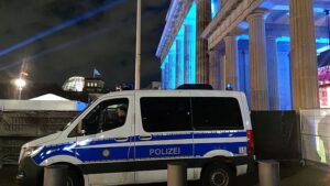 Berlins Polizeipräsidentin verteidigt Risikoanalyse für Silvester