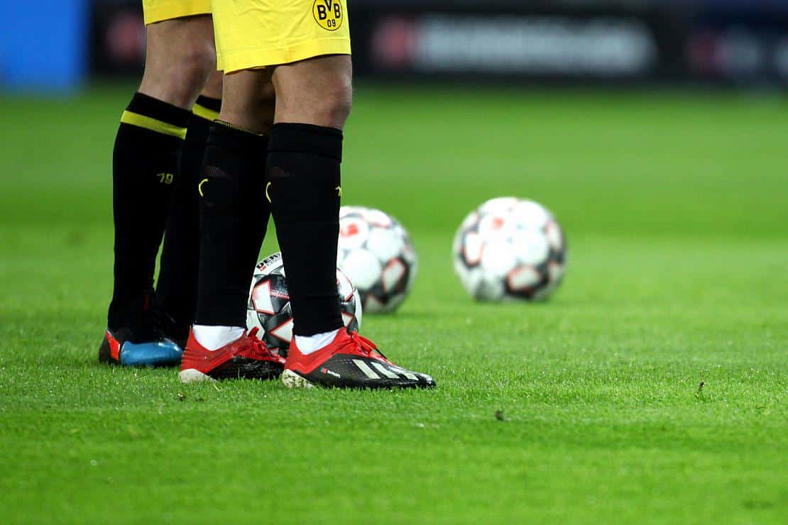 1. Bundesliga: Schalke und Dortmund unentschieden