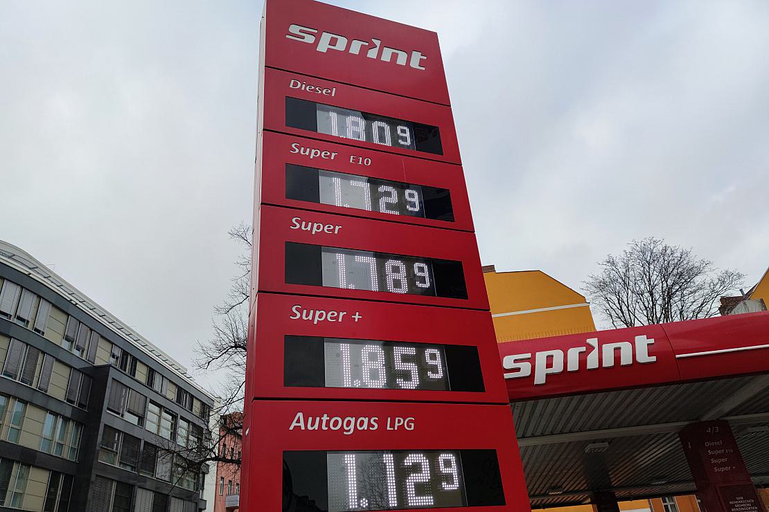 Benzinpreis stagniert – Diesel etwas günstiger
