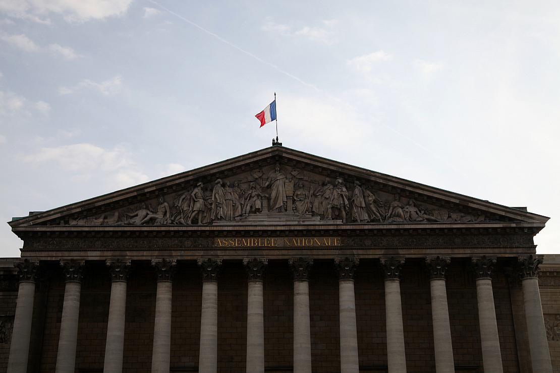 Französische Regierung übersteht Misstrauensantrag