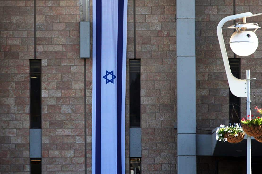 Kissinger fordert Bereitschaft zu militärischer Unterstützung Israels