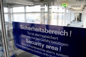 Unbefugter kommt Scholz auf Frankfurter Flughafen sehr nah