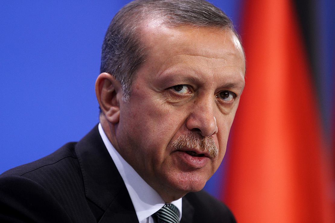 Röttgen wirft Erdogan “Erpressung” vor