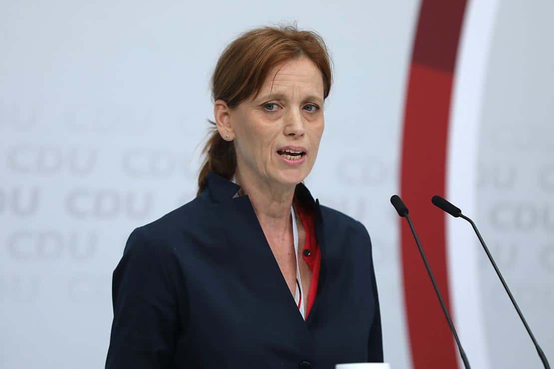 CDU-Vize Prien kritisiert Aiwangers Umgang mit Flugblatt-Affäre