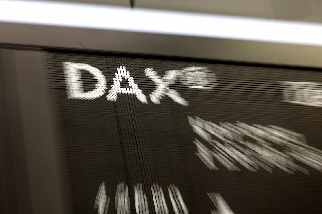 Dax startet leicht im Minus – Hoffnung auf Zinssenkungen