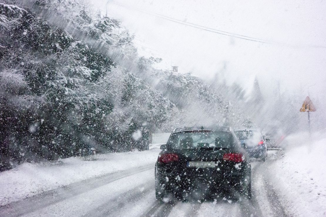 Autofahren im Winter: Wie Sie sich sicher durch Schnee und Eis bewegen