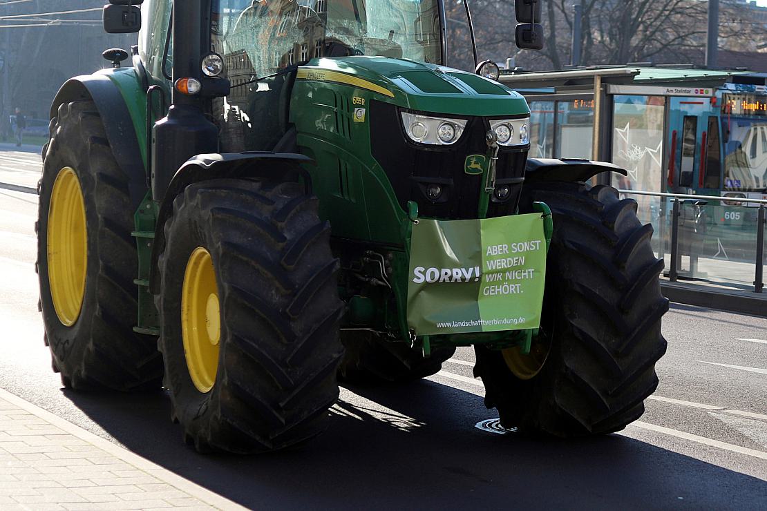 Bauern wollen mit “zehntausenden Treckern” Deutschland lahmlegen