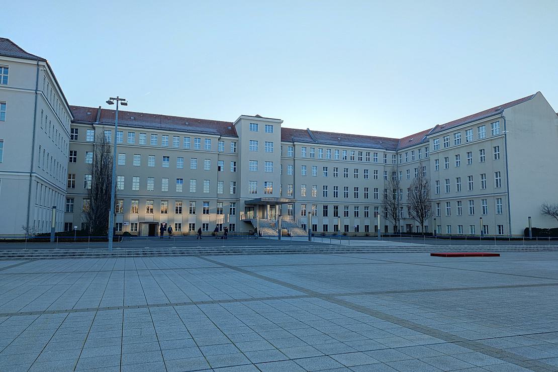 Unionsfraktion kritisiert Reform des Verteidigungsministeriums