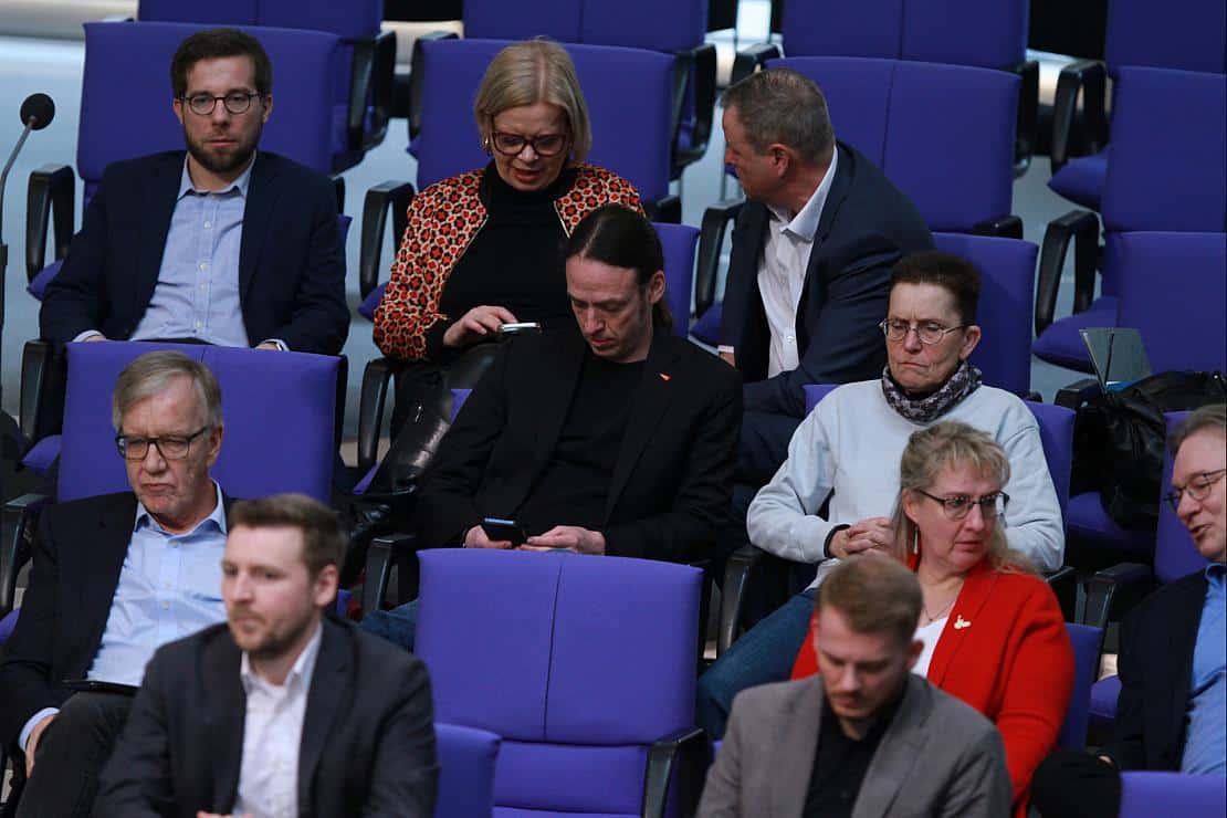 Kritik an geplanten Regelungen für neue Gruppen im Bundestag